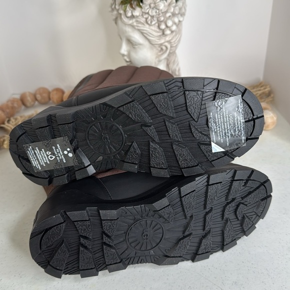 UGG Australia Classic Klamath Short Boots - Waterproof Sz 8 - Picture 11 of 15